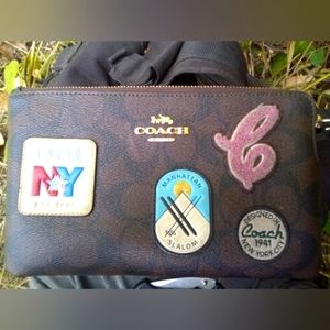 Manhattan series Coach clutch